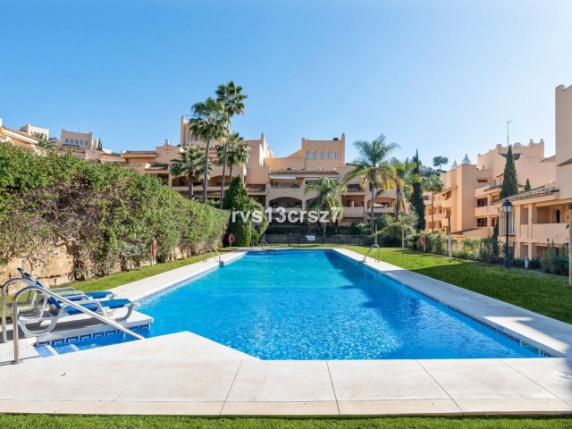 3 Bedrooms Apartment in Elviria