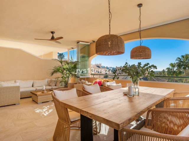 3 Bedrooms Apartment in Elviria