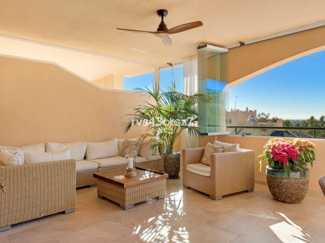 3 Bedrooms Apartment in Elviria