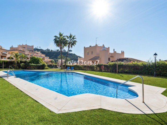3 Bedrooms Apartment in Elviria