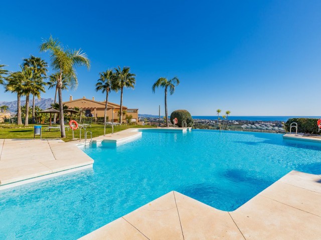 2 Bedrooms Apartment in Benahavís