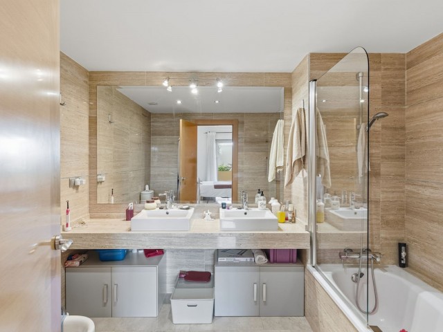 2 Bedrooms Apartment in Benahavís