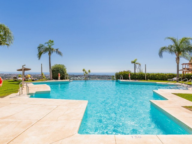 2 Bedrooms Apartment in Benahavís