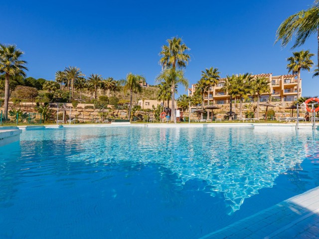 2 Bedrooms Apartment in Benahavís