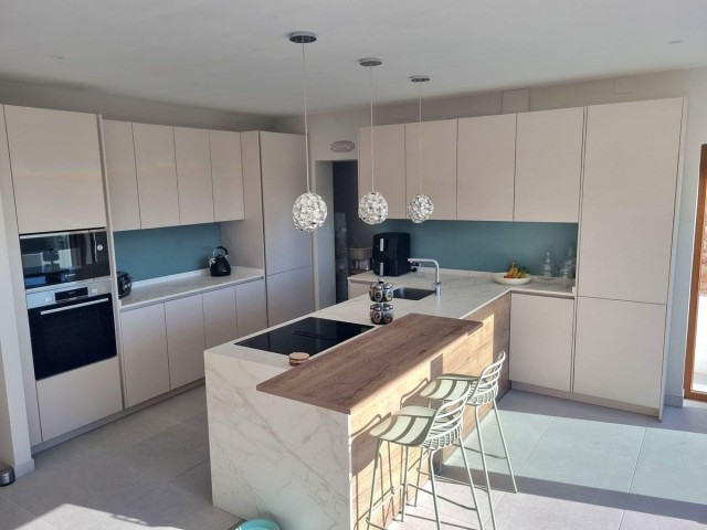 5 Bedrooms Villa in Benalmadena