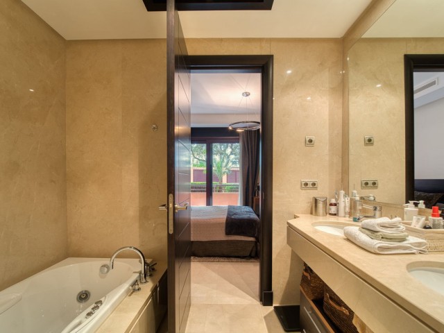 2 Bedrooms Apartment in Nueva Andalucía