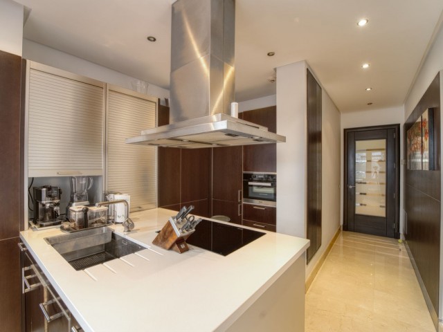 2 Bedrooms Apartment in Nueva Andalucía