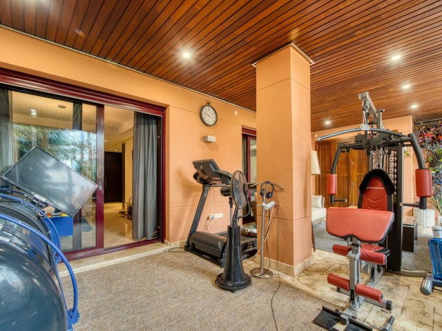 2 Bedrooms Apartment in Nueva Andalucía