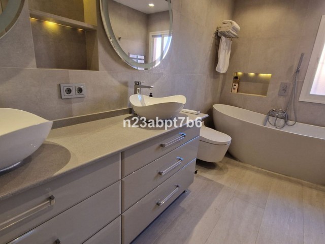 Apartamento con 3 Dormitorios  en El Paraiso