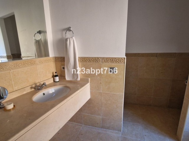 Apartamento con 3 Dormitorios  en El Paraiso