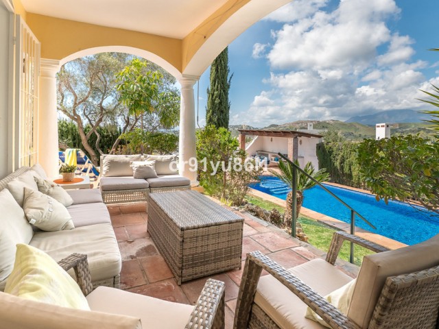 3 Bedrooms Villa in Benahavís