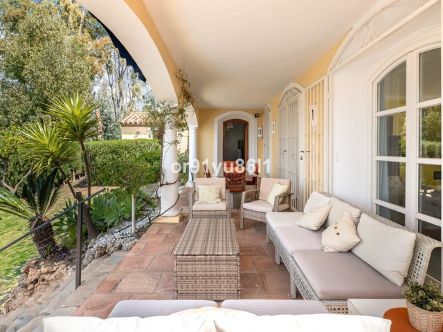 3 Bedrooms Villa in Benahavís