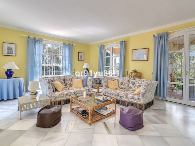 3 Bedrooms Villa in Benahavís