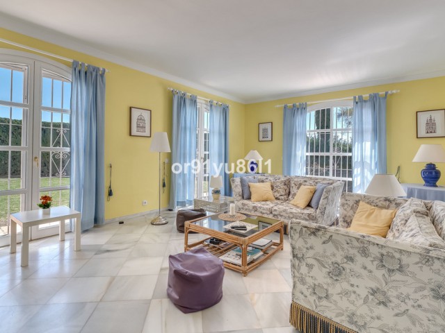 3 Bedrooms Villa in Benahavís
