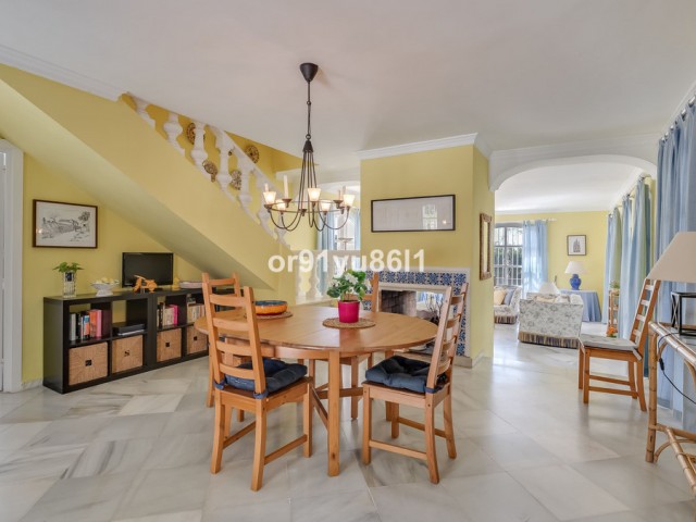 3 Bedrooms Villa in Benahavís