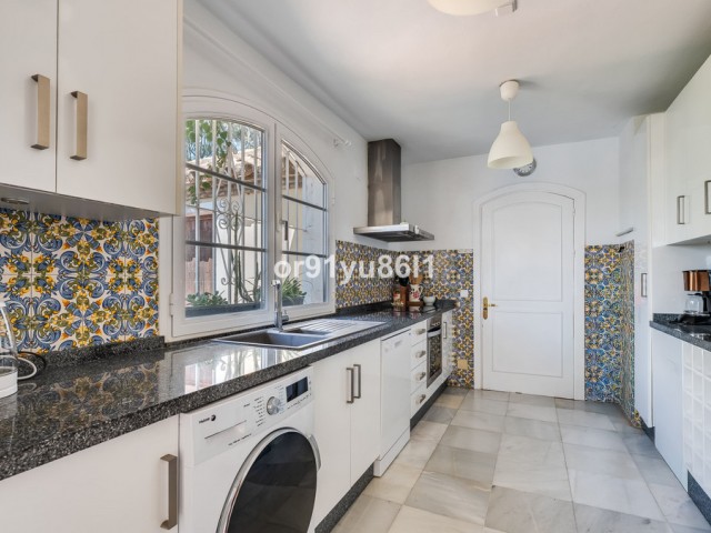 3 Bedrooms Villa in Benahavís