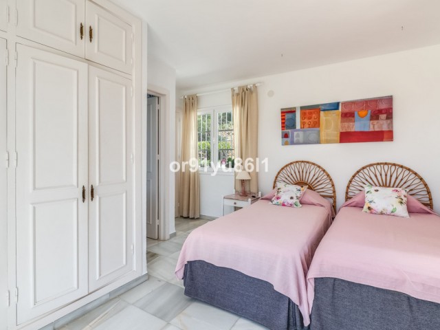 3 Bedrooms Villa in Benahavís