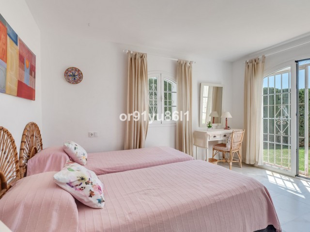 3 Bedrooms Villa in Benahavís