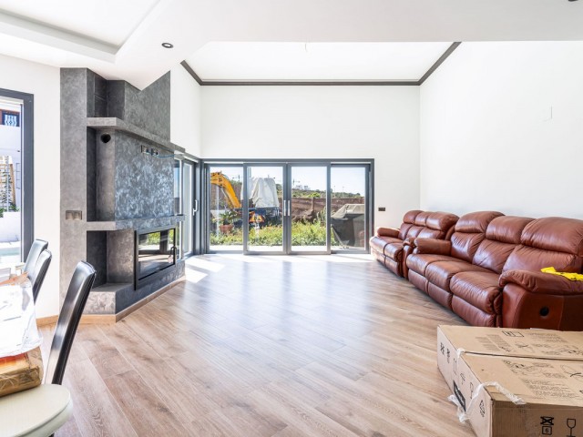 3 Bedrooms Villa in Estepona