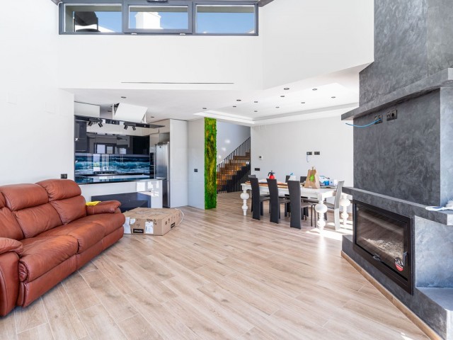 3 Bedrooms Villa in Estepona