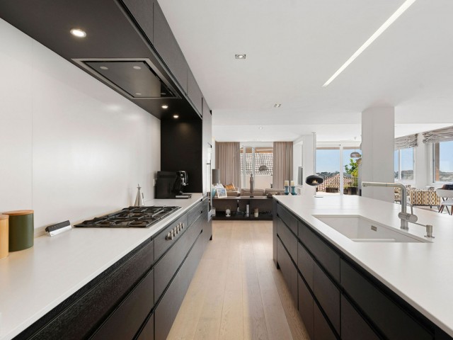 4 Bedrooms Apartment in Nueva Andalucía