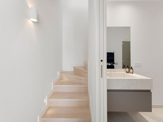 4 Bedrooms Apartment in Nueva Andalucía