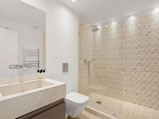 4 Bedrooms Apartment in Nueva Andalucía