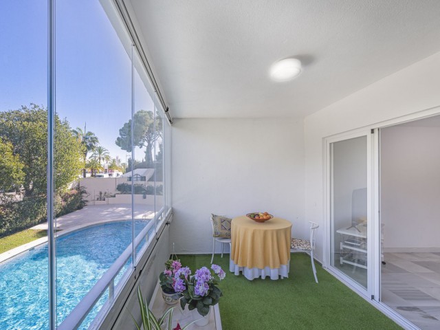 Apartamento con 4 Dormitorios  en Nueva Andalucía