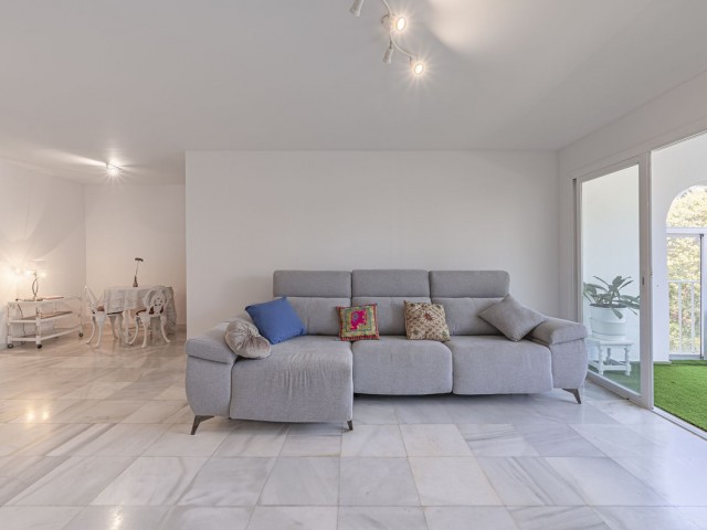 Apartamento con 4 Dormitorios  en Nueva Andalucía