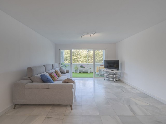 Apartamento con 4 Dormitorios  en Nueva Andalucía