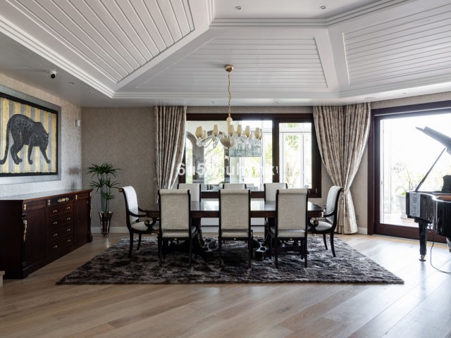 Villa con 7 Dormitorios  en Hacienda Las Chapas