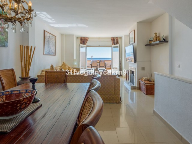 Maison mitoyenne avec 4 Chambres  à Estepona