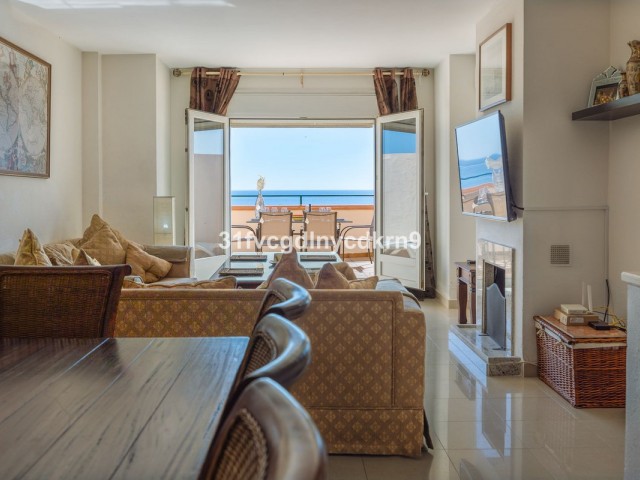 Maison mitoyenne avec 4 Chambres  à Estepona