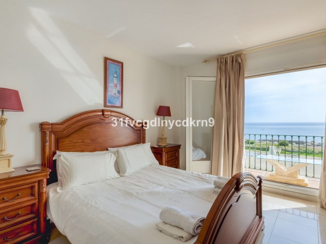 Maison mitoyenne avec 4 Chambres  à Estepona