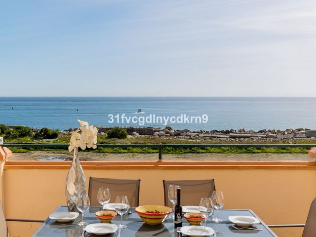 Maison mitoyenne avec 4 Chambres  à Estepona