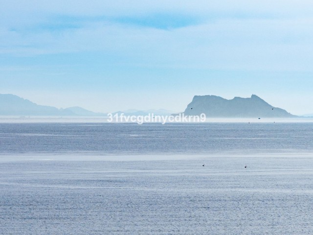 Maison mitoyenne avec 4 Chambres  à Estepona