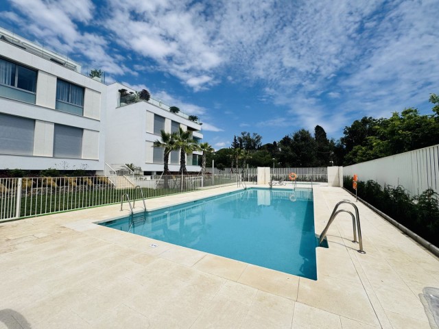 2 Bedrooms Apartment in Elviria