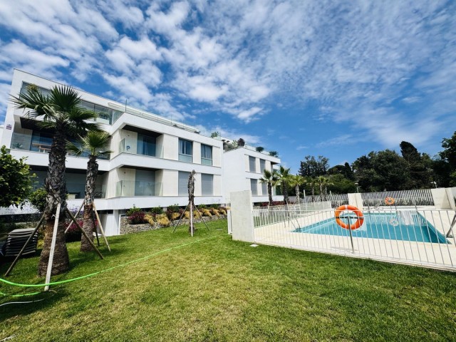 2 Bedrooms Apartment in Elviria