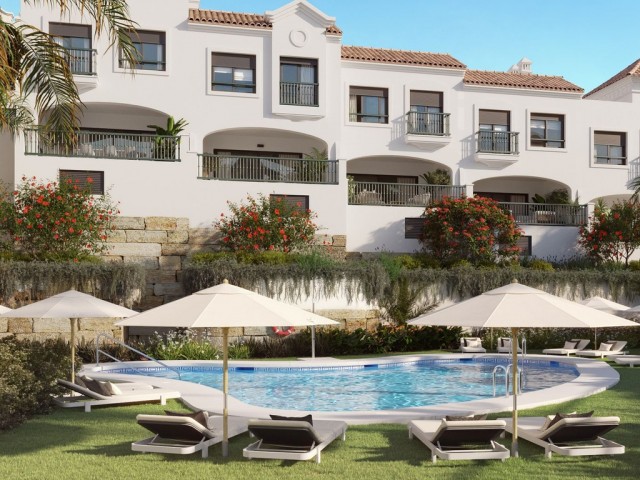 3 Bedrooms Townhouse in Estepona