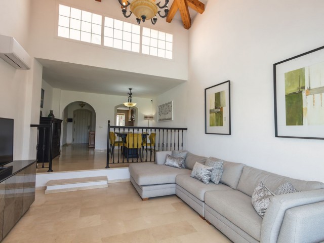 Maison mitoyenne avec 4 Chambres  à Riviera del Sol