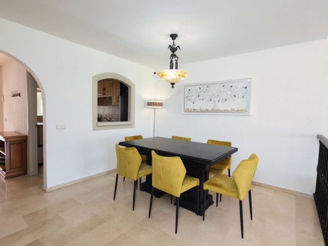 Maison mitoyenne avec 4 Chambres  à Riviera del Sol