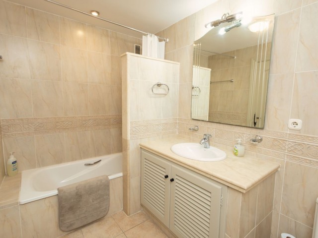 Maison mitoyenne avec 4 Chambres  à Riviera del Sol