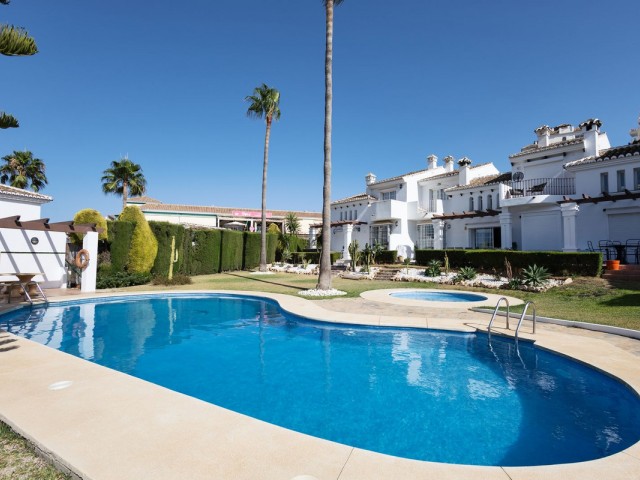 Adosado con 4 Dormitorios  en Riviera del Sol