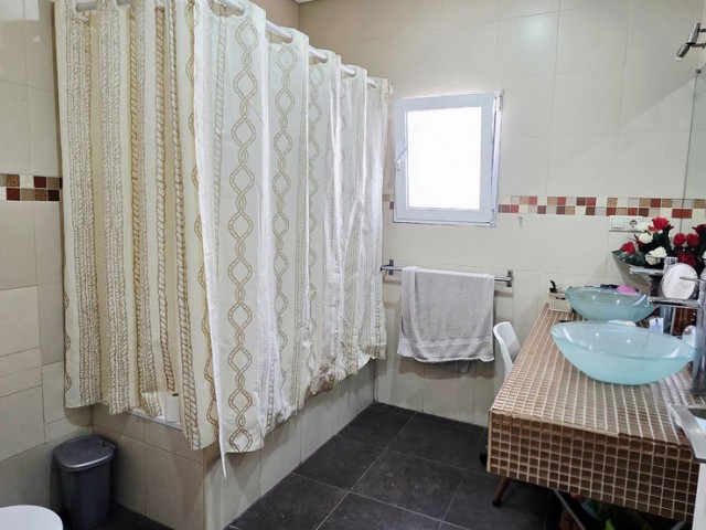 5 Bedrooms Villa in Mijas Costa