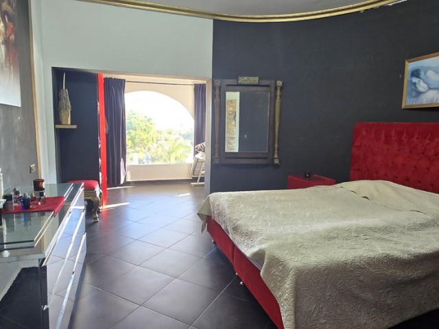 7 Bedrooms Villa in Mijas Costa