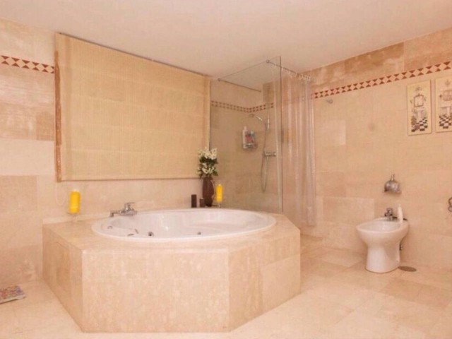 4 Soveroms Leilighet i Nueva Andalucía