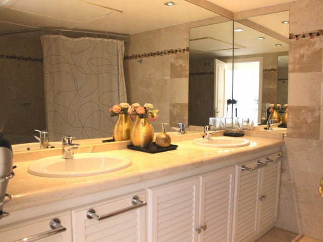 4 Soveroms Leilighet i Nueva Andalucía