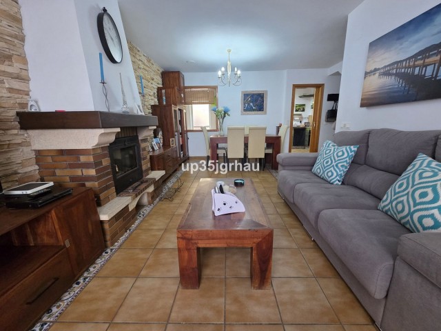 Maison mitoyenne avec 4 Chambres  à Cancelada