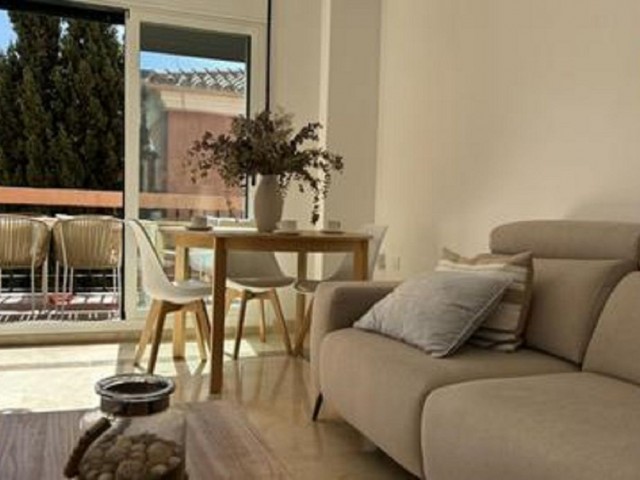 2 Bedrooms Apartment in Elviria