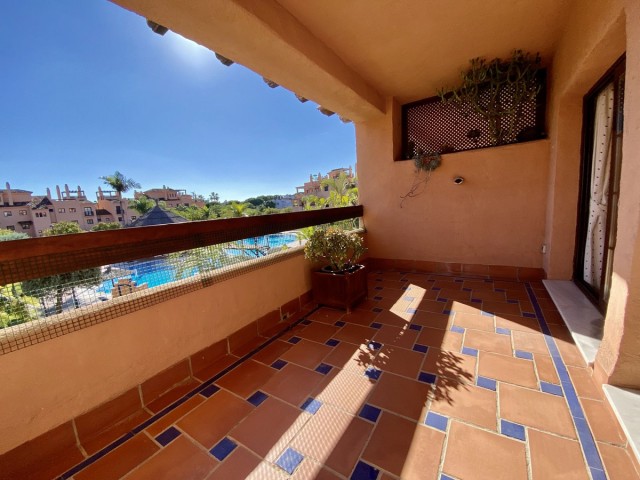 Huoneisto, Hacienda del Sol, R5223202